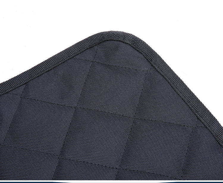 Reinforced bound edge of the MATERA PET non-slip dog car seat protector
