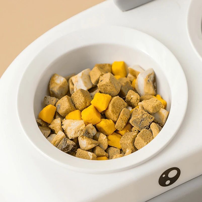 Colour options for the duck feeding tray