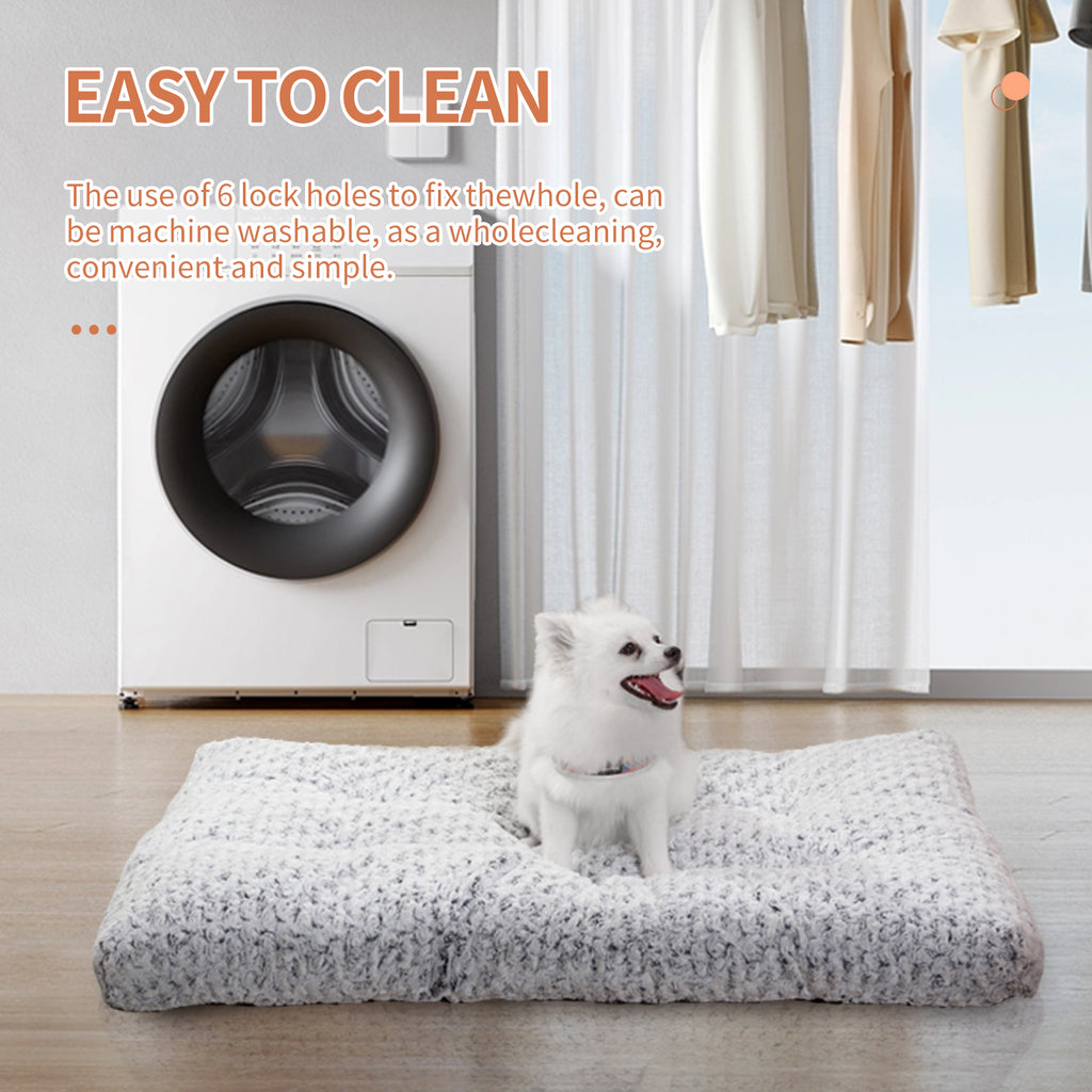 Edge and stitching detail of the MATERA PET fluffy pet bed mat