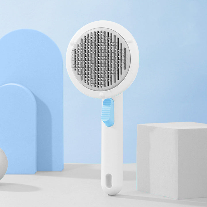 MATERA PET self-cleaning brush – non-slip ergonomic handle detail