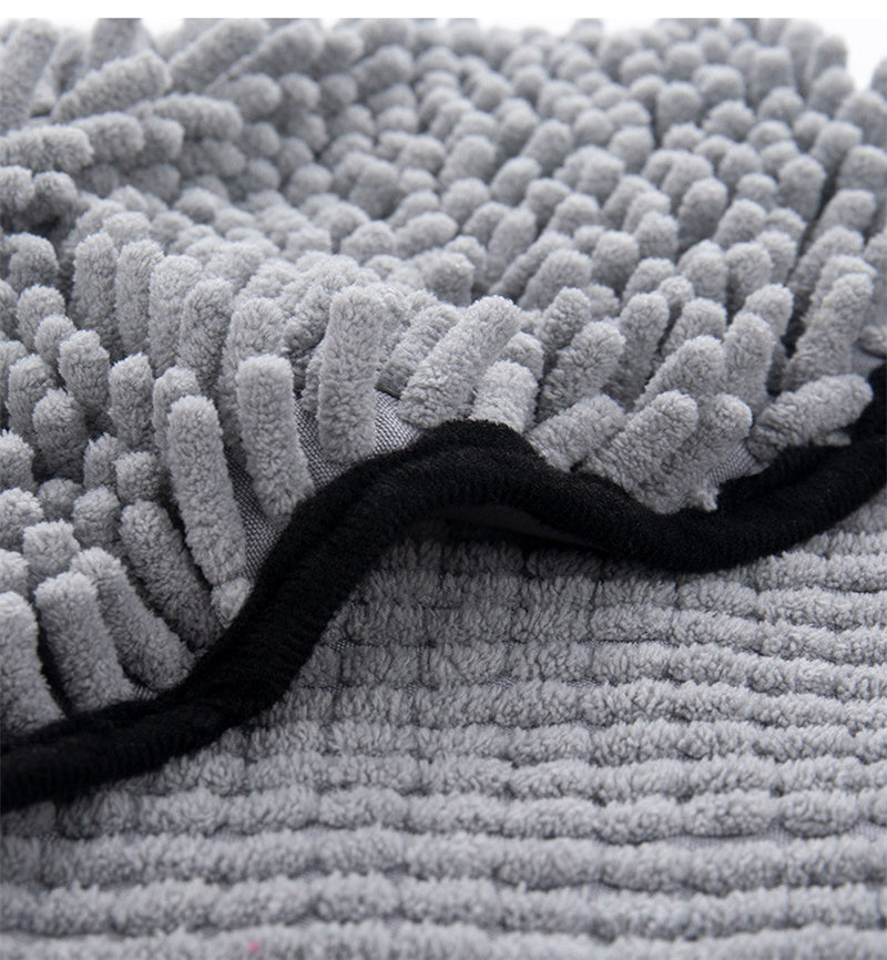 Close-up of the grey chenille pile and bound edge of the MATERA PET pet towel