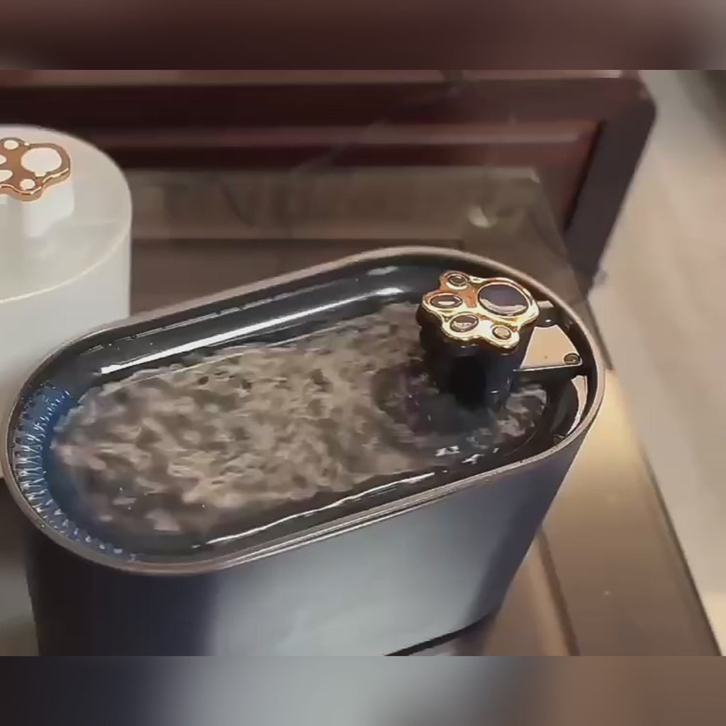 MATERA PET 3L automatic pet water fountain in action – ultra-quiet flowing water with LED indicator for cats and dogs